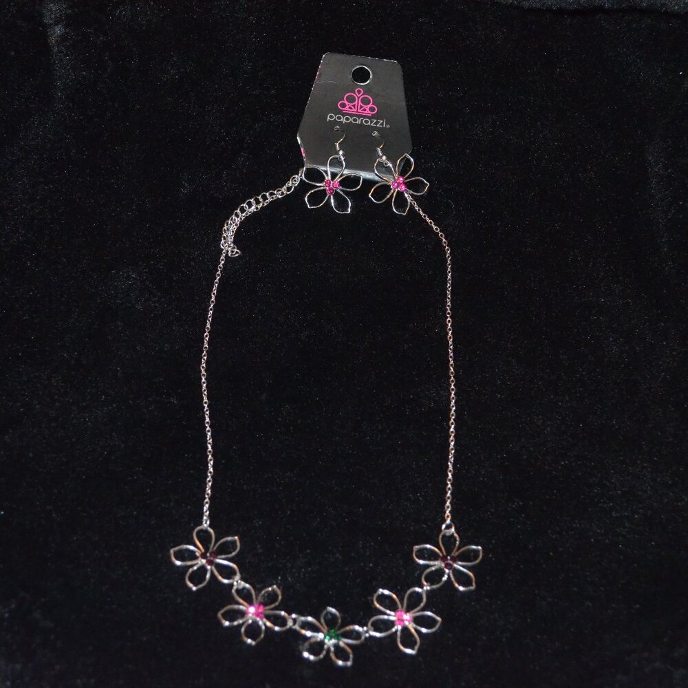 PAPARAZZI (R) Silverton Metal Chain Necklace Hanging Earrings Set Flowers 14y.o+